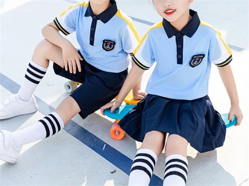 億力制衣廠-校服定制,適用于：南寧校服、南寧班服、幼兒園園服、小學校服、初中校服、高中校服、中專校服、大學校服、班服...
