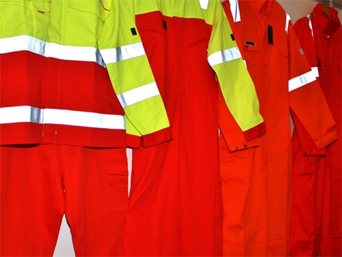 定制工作服給工廠企業帶來的好處!